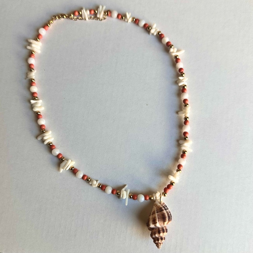 Ocean Muse Shell Necklace - Picture 6 of 8